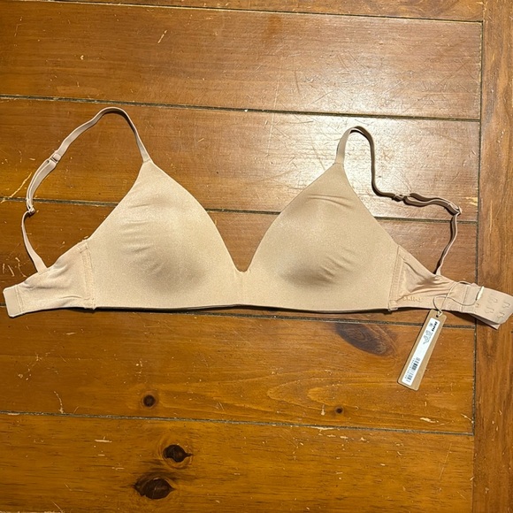 SKIMS WIRELESS FORM T-Shirt/Lightly Lined Bra 30D - Picture 2 of 13